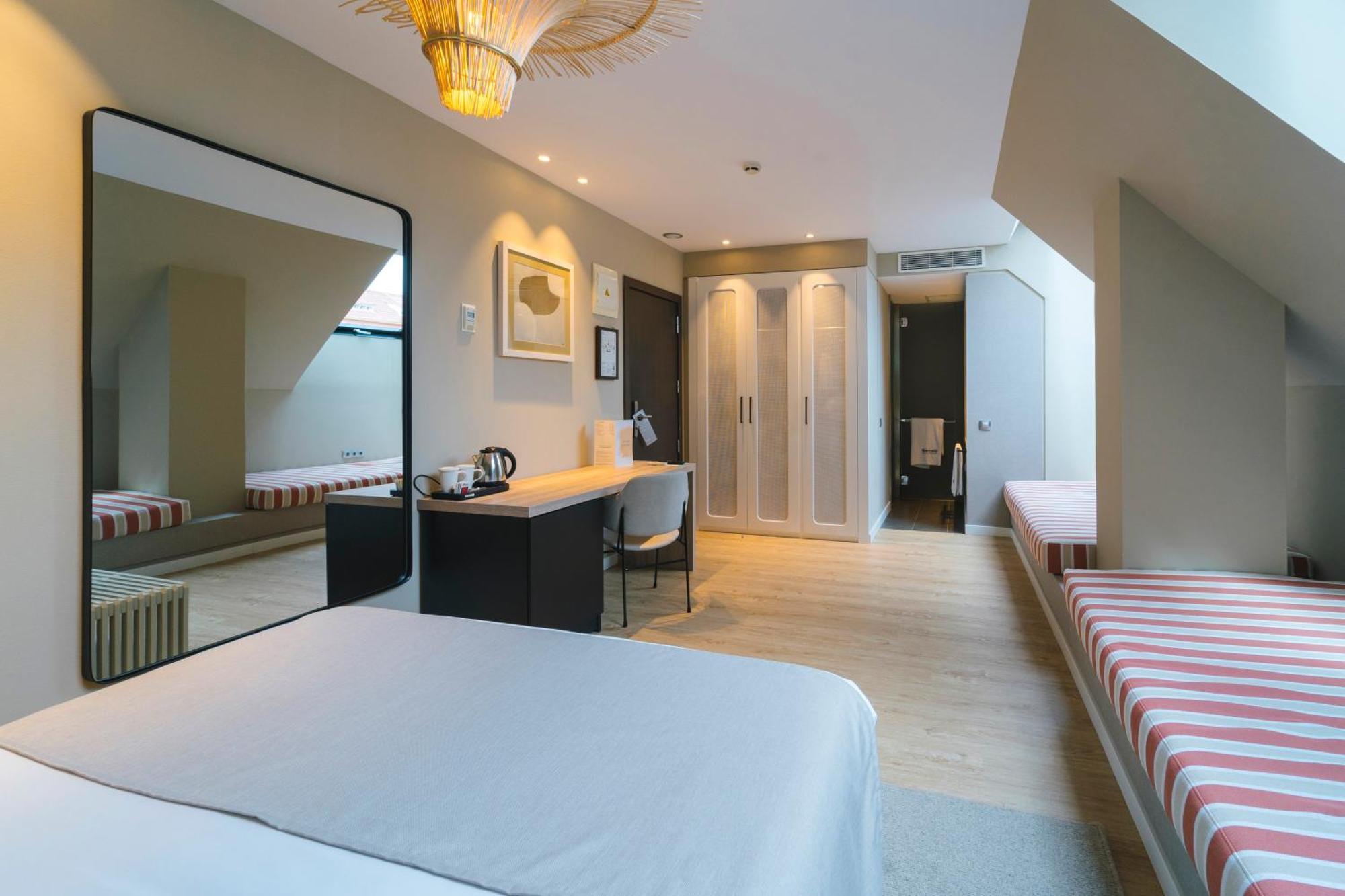 Barcelo Oviedo Cervantes Exteriér fotografie A room at the hotel