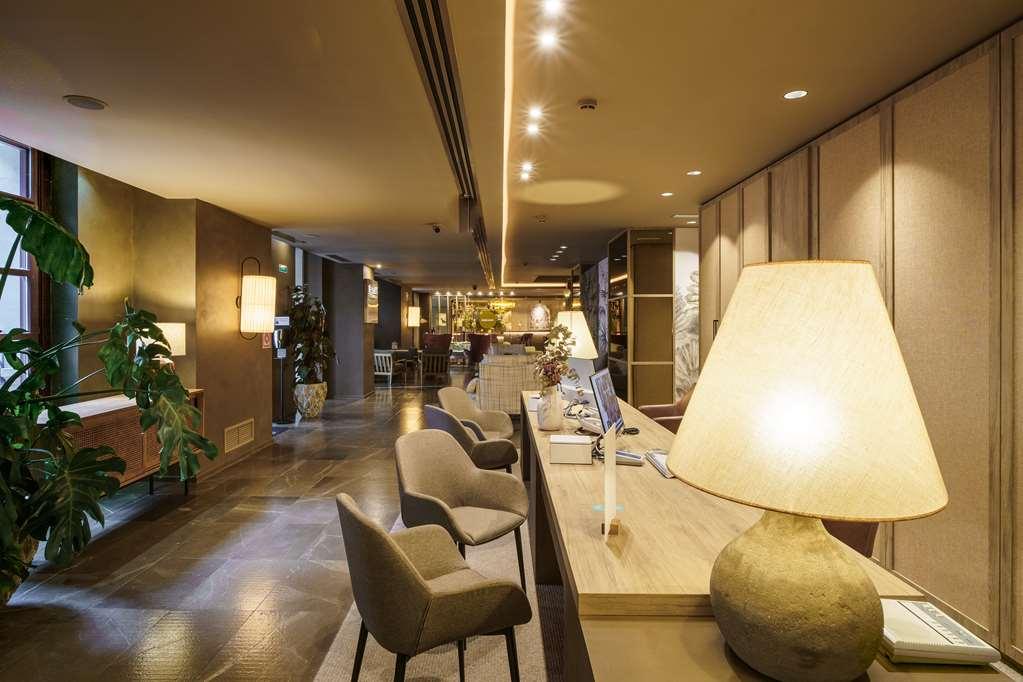 Barcelo Oviedo Cervantes Exteriér fotografie The lounge at Istanbul Ataturk Airport