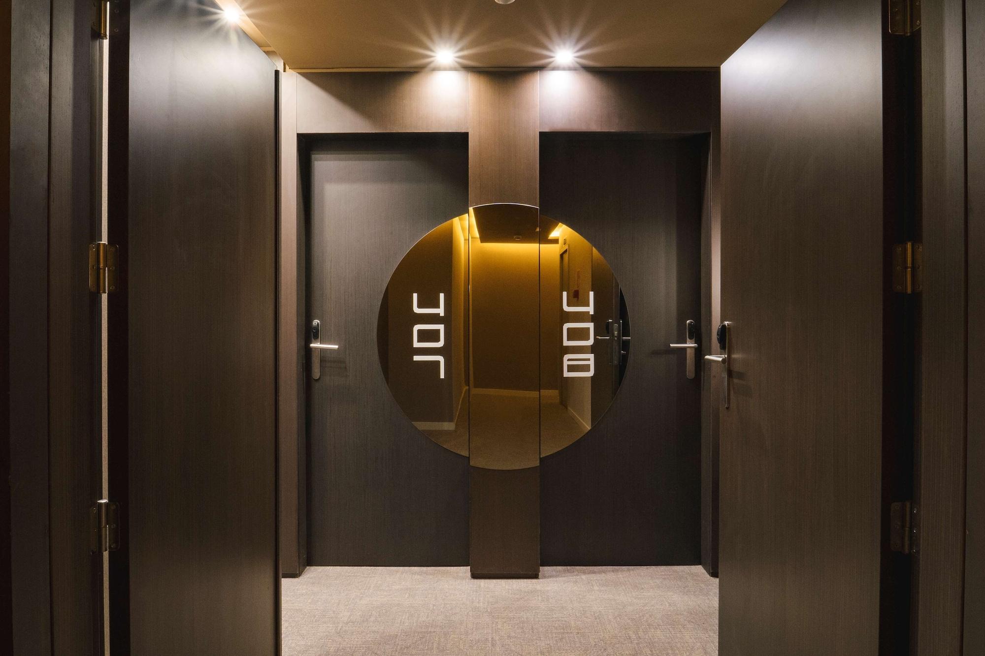 Barcelo Oviedo Cervantes Exteriér fotografie Entrance to a suite