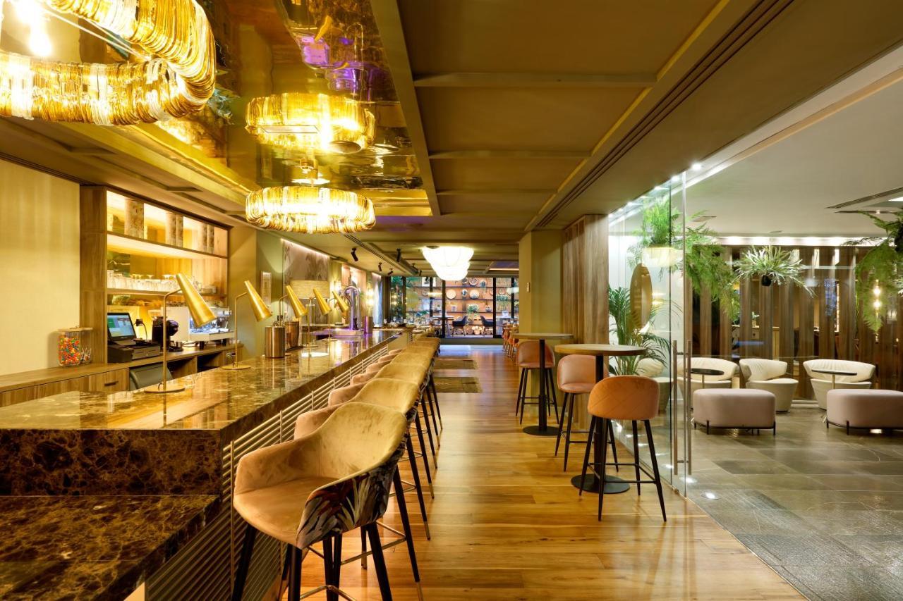 Barcelo Oviedo Cervantes Exteriér fotografie The bar at the hotel